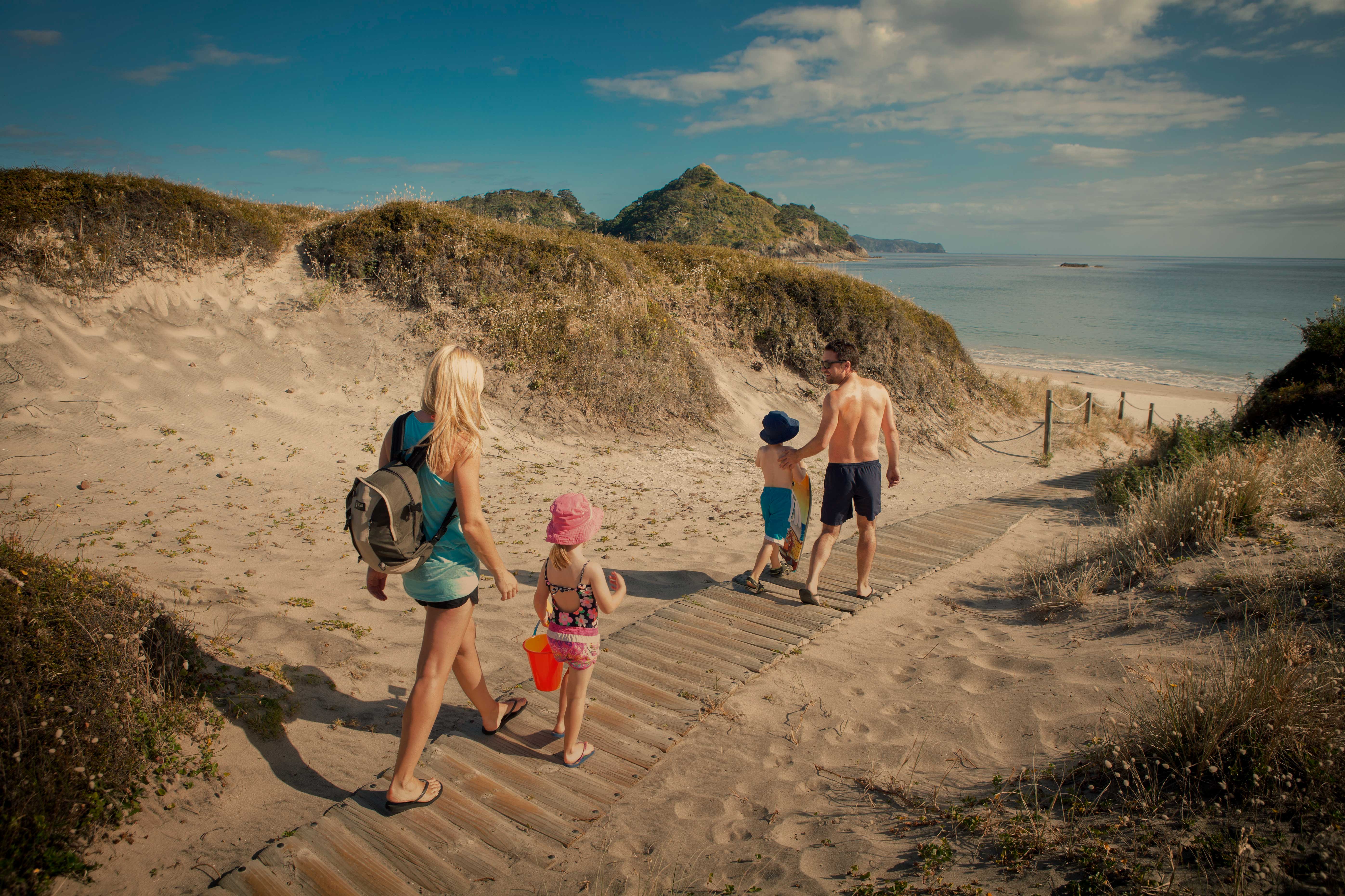 header-family-beach